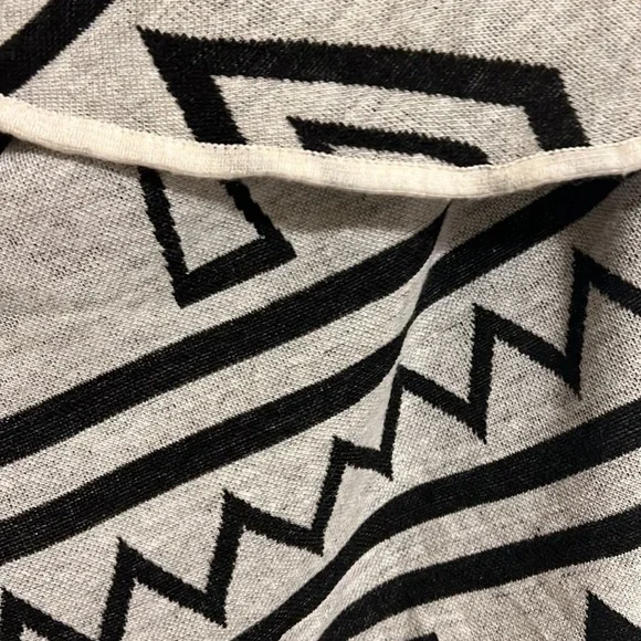 Vest poncho Black and Gray OS - Picture 2 of 4